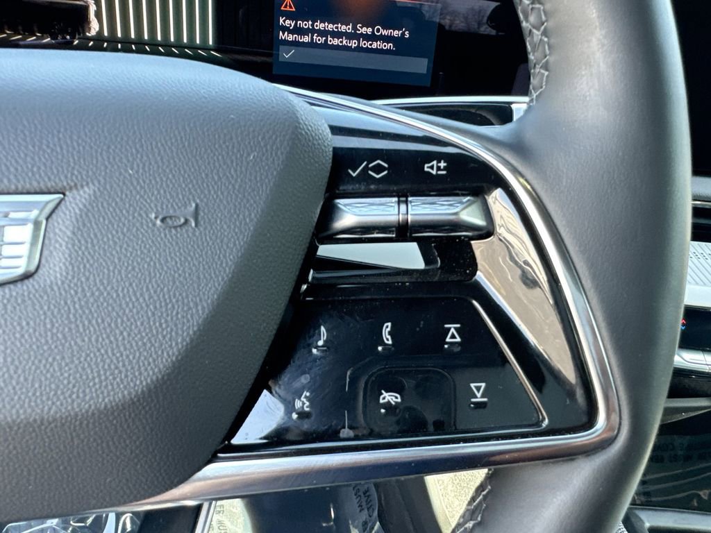 Used 2025 Cadillac Optiq Sport 2 image 18