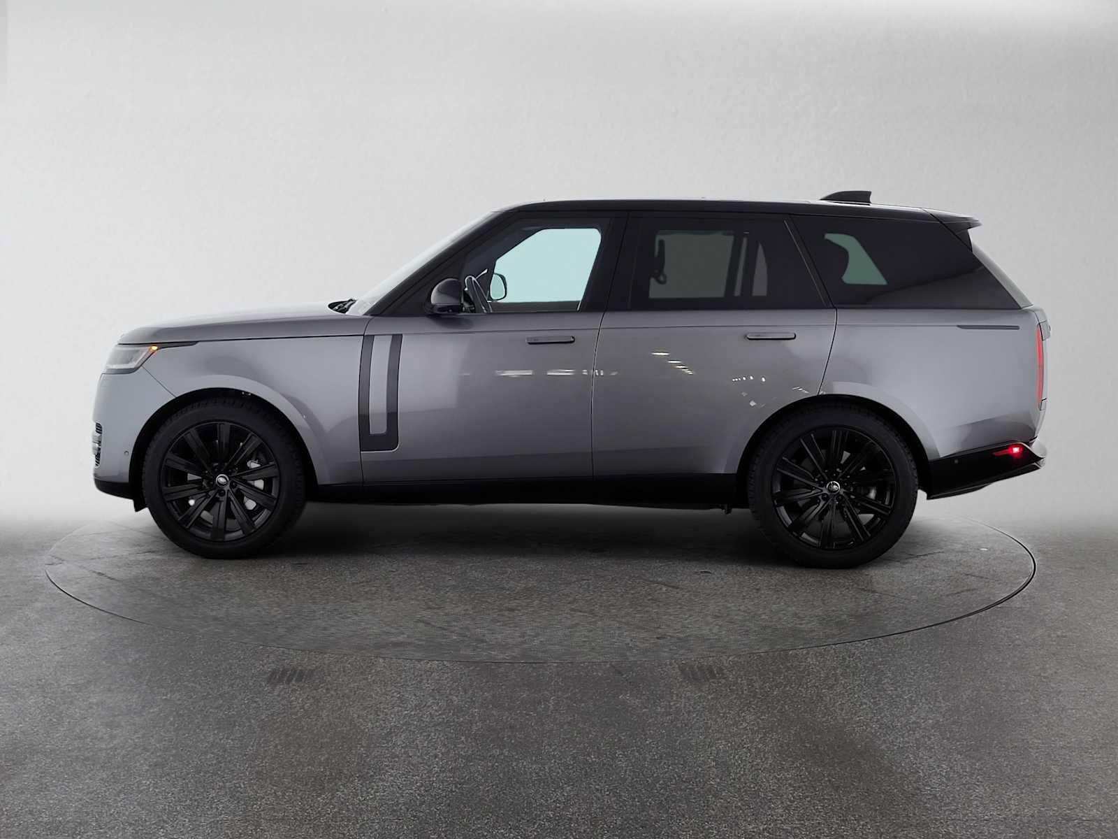 Used 2023 Land Rover Range Rover SE AWD/4WD image 2