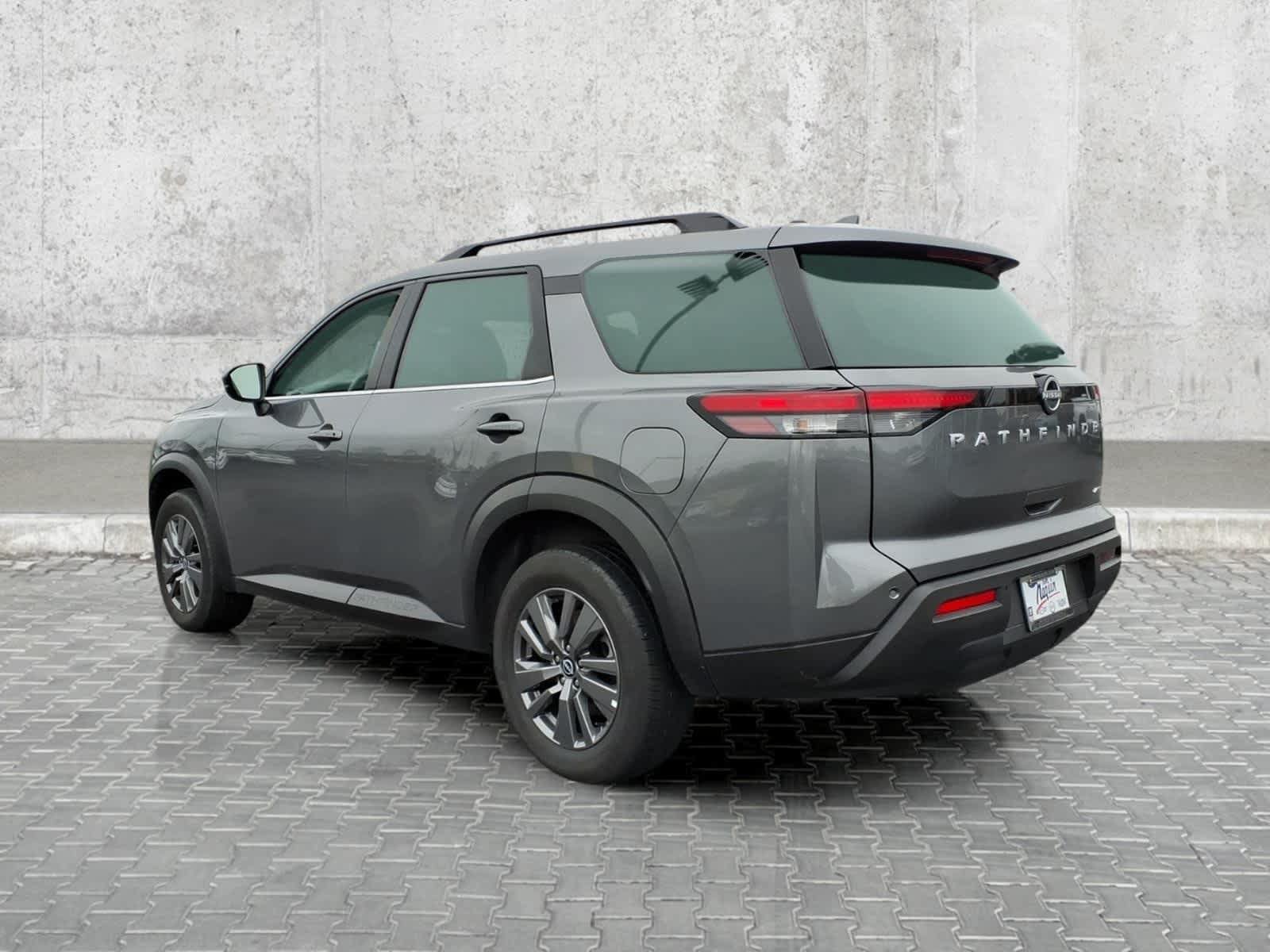 Used 2025 Nissan Pathfinder SV AWD/4WD image 9