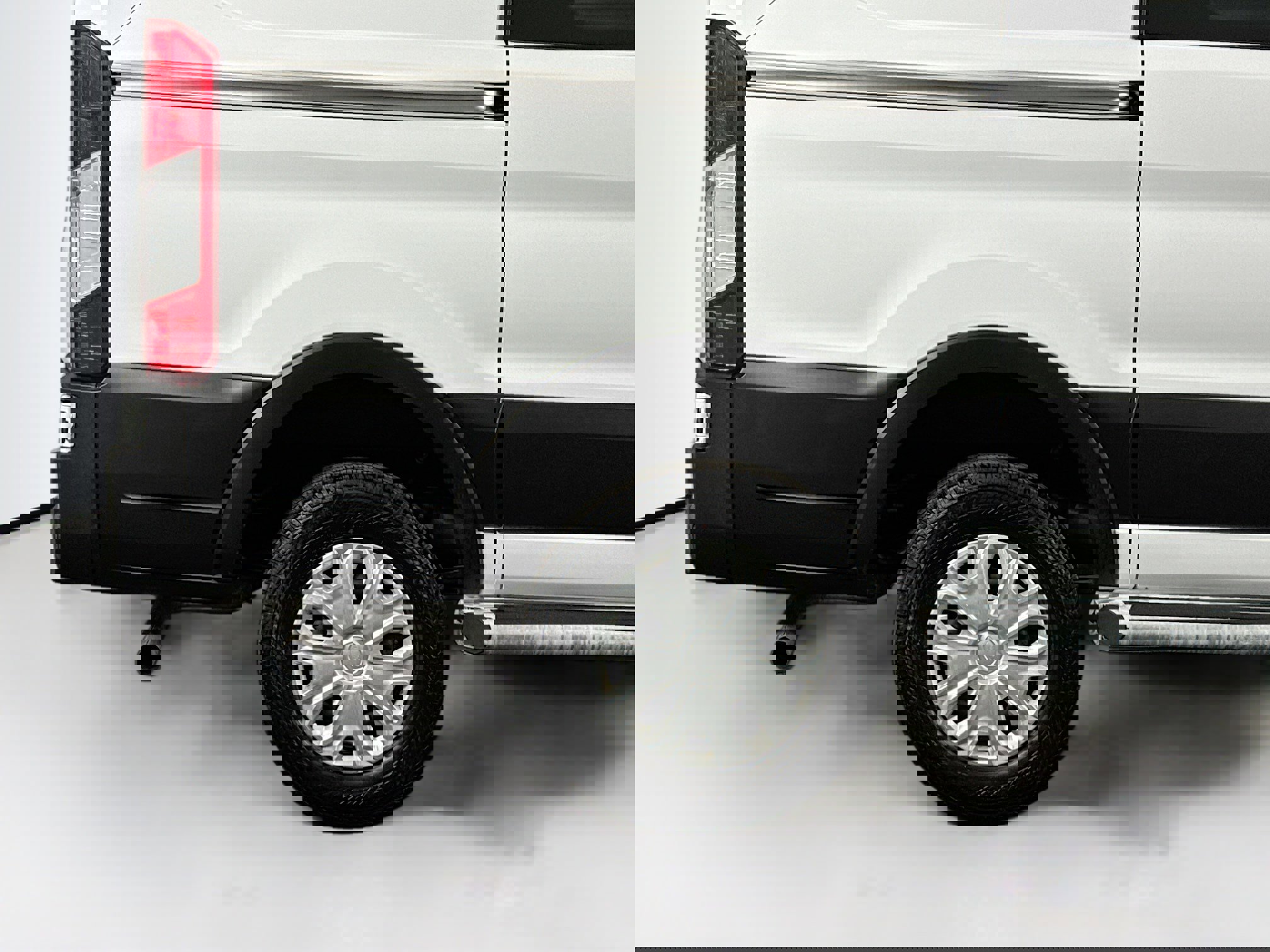 Used 2024 Ford Transit 250 Low Roof w/ Exterior Upgrade Package image 40