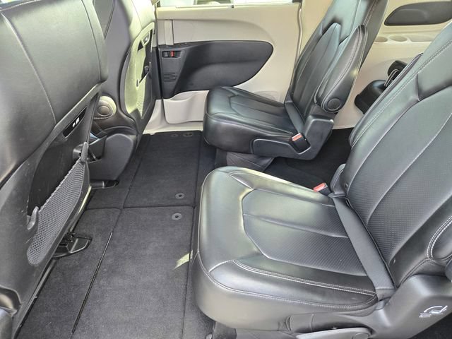 Used 2024 Chrysler Pacifica Touring-L FWD image 9