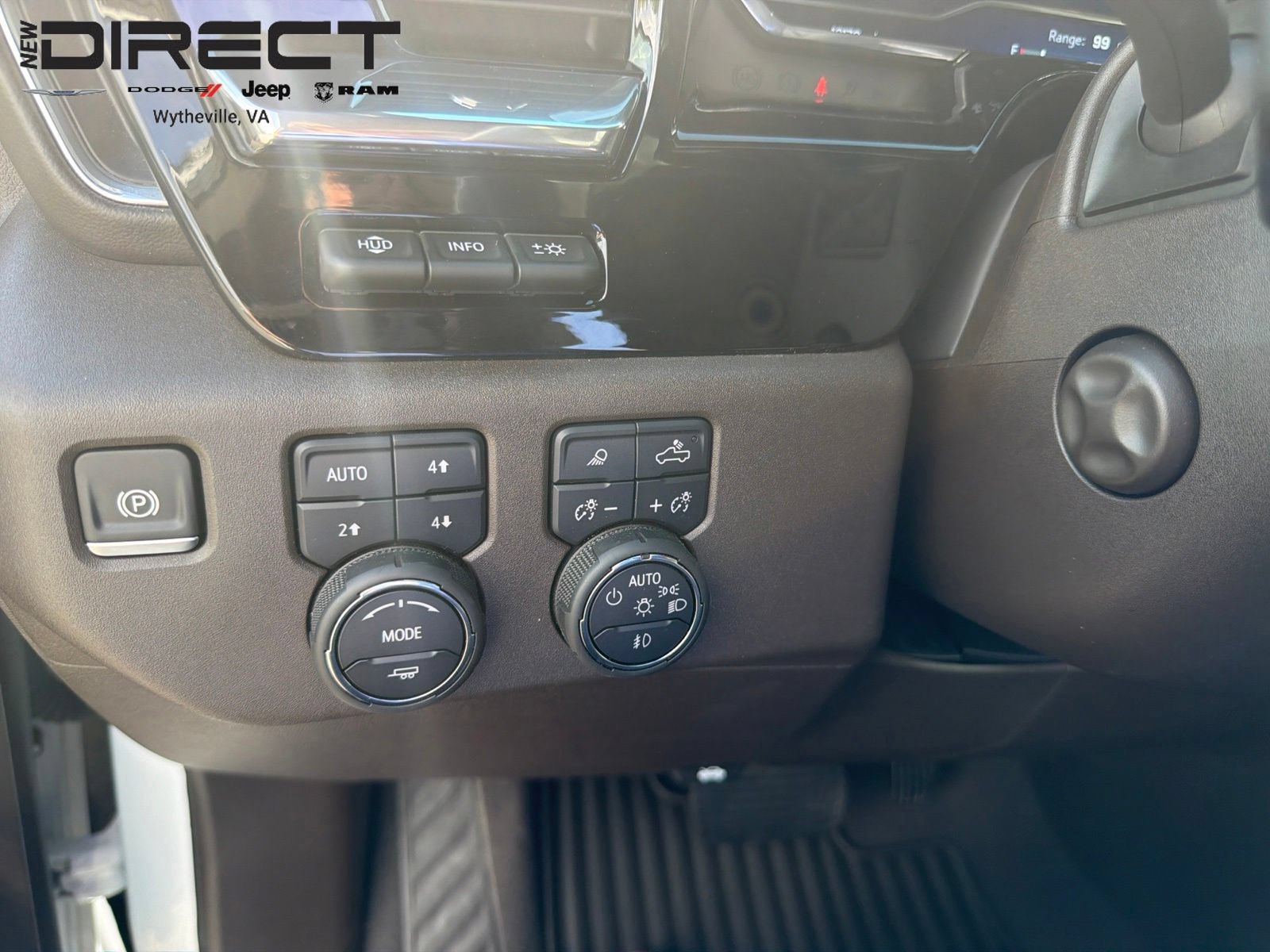 Used 2024 Chevrolet Silverado 1500 LTZ w/ Technology Package AWD/4WD image 28