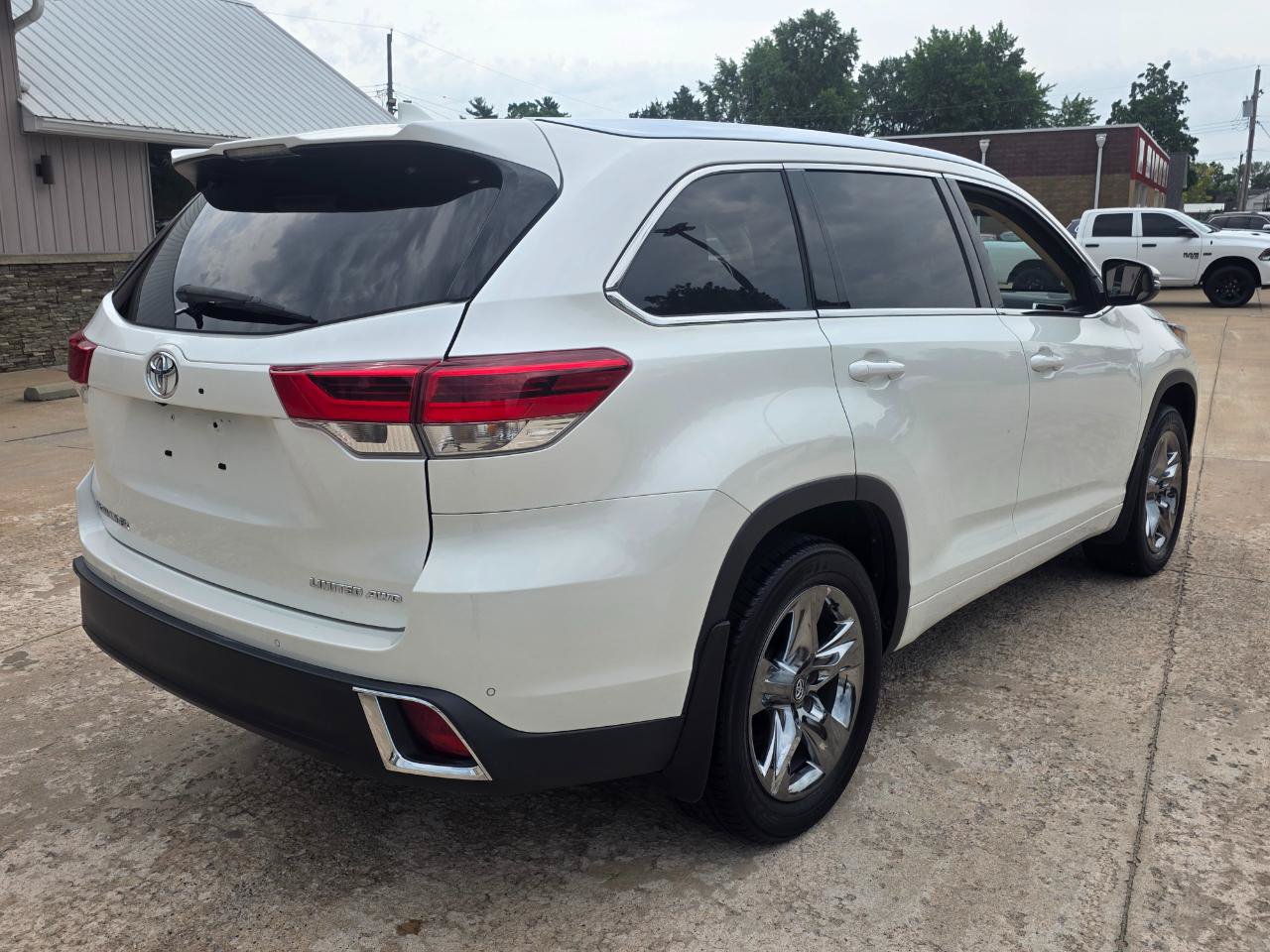 Used 2017 Toyota Highlander Limited Platinum AWD/4WD image 27