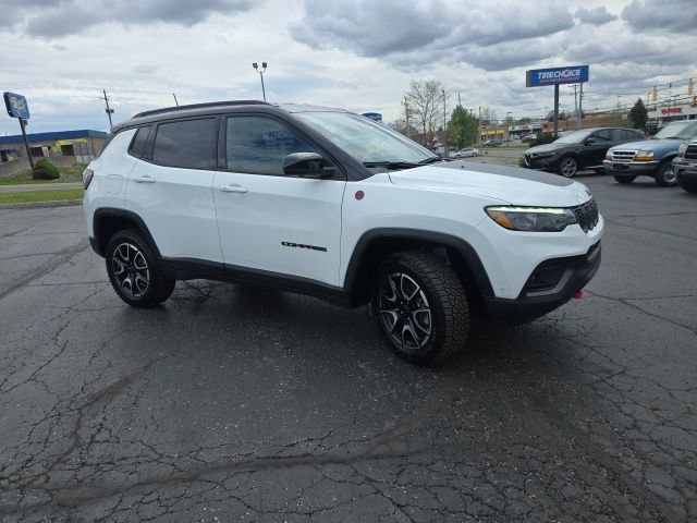 Used 2025 Jeep Compass Trailhawk w/ Trailhawk Elite Group AWD/4WD image 11