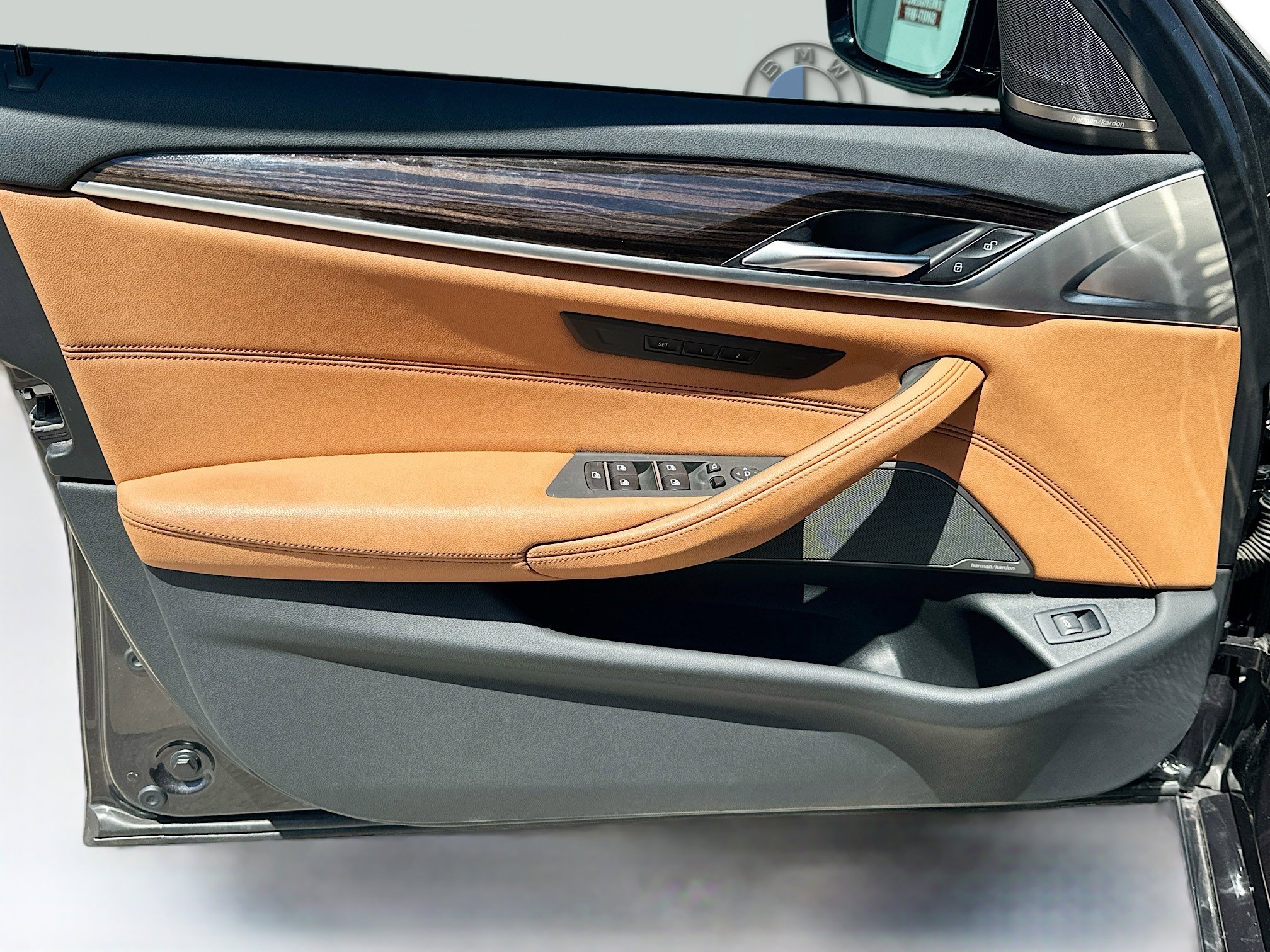 Used 2023 BMW 540i w/ Premium Package image 19