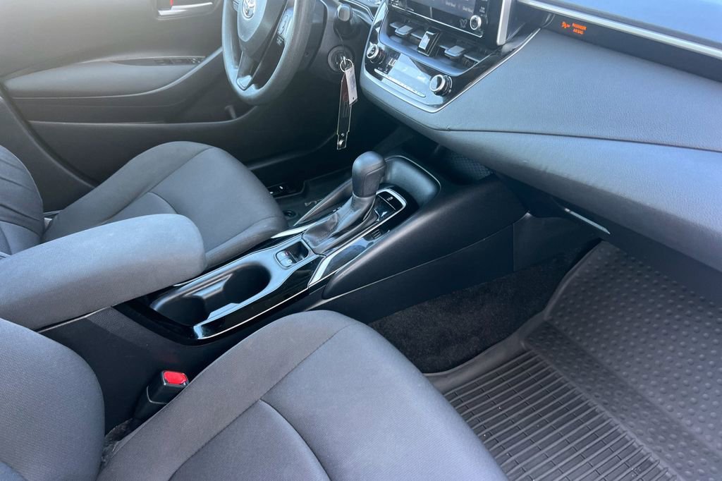 Used 2020 Toyota Corolla LE FWD image 17