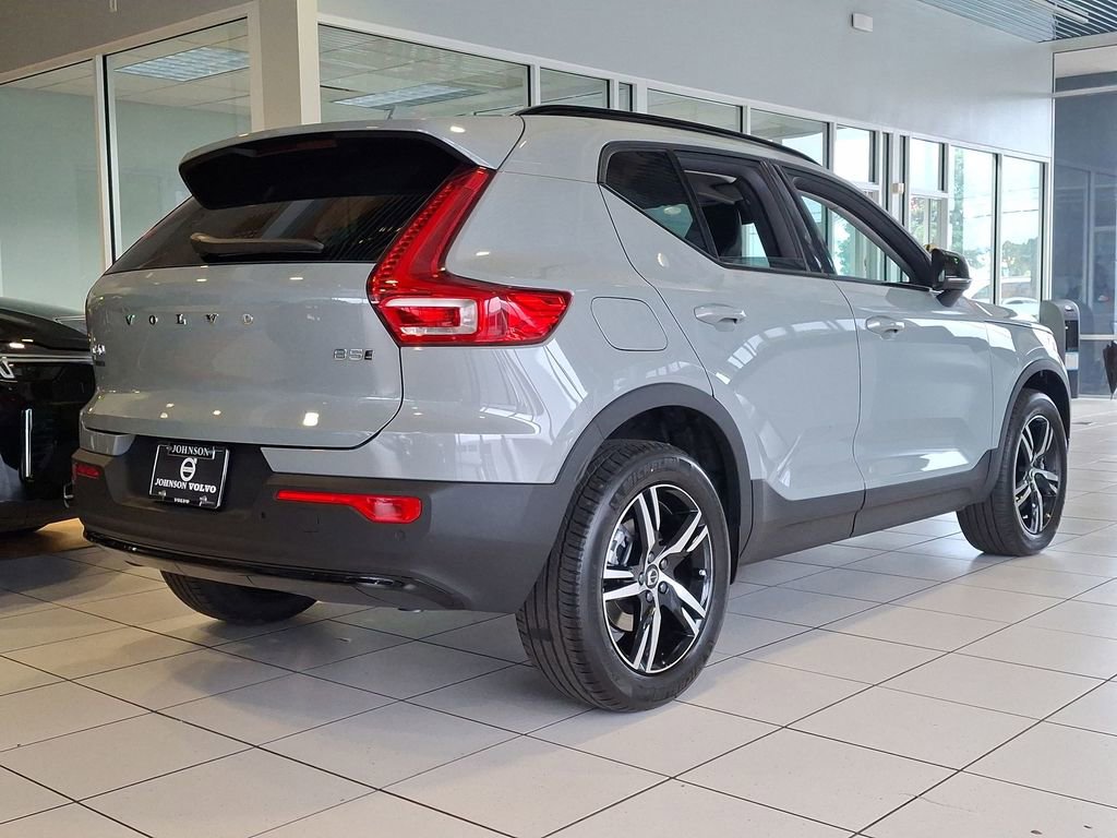 New 2026 Volvo XC40 B5 Core w/ Climate Package image 12