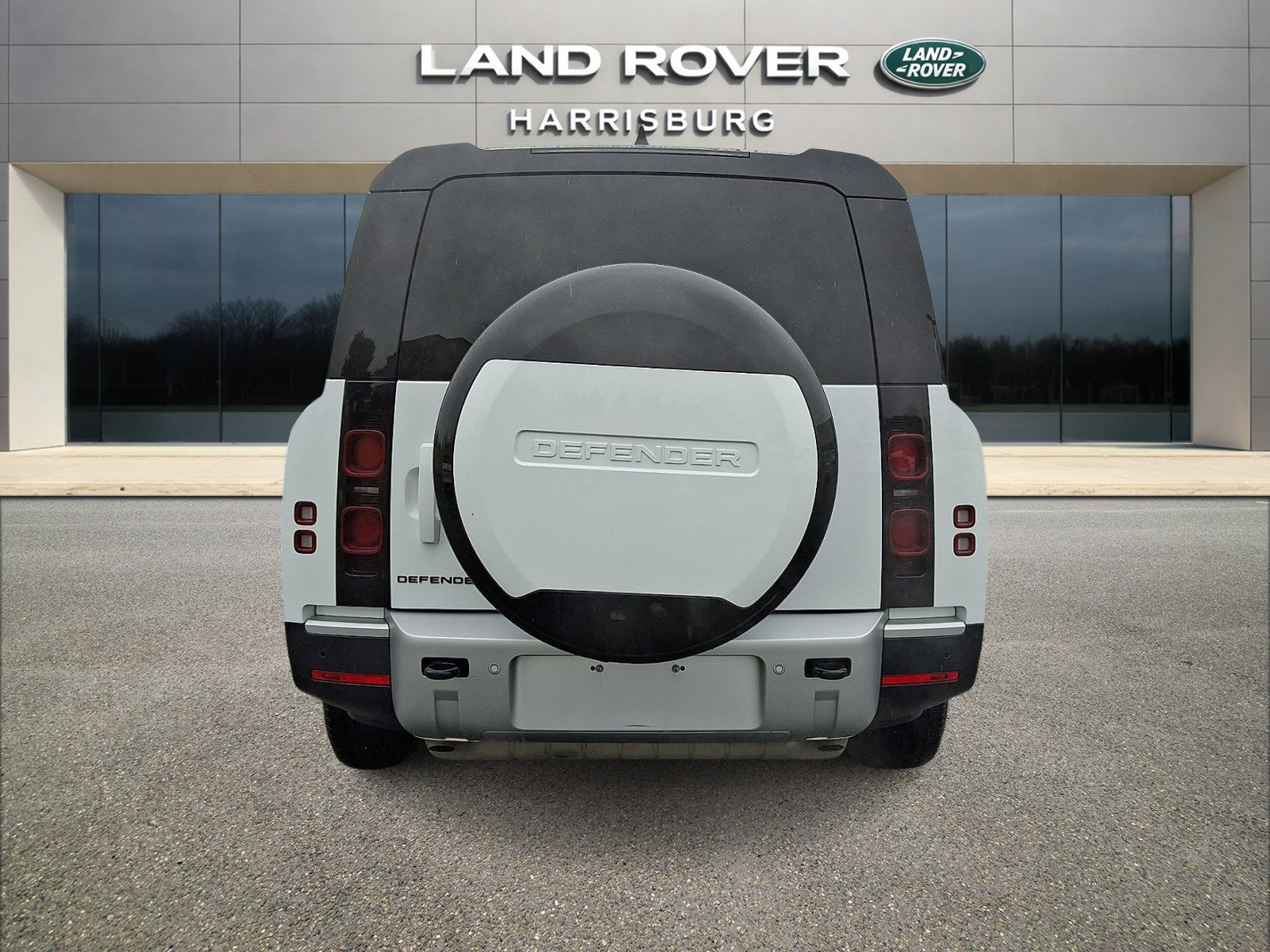 Used 2025 Land Rover Defender 130 S image 3