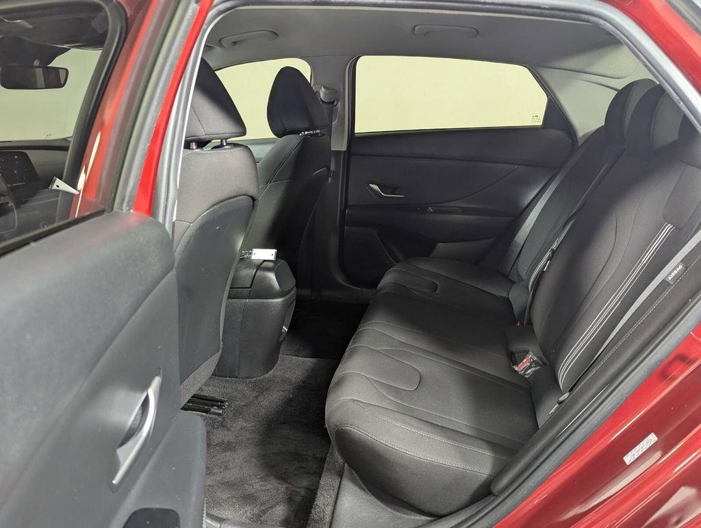 Used 2024 Hyundai Elantra SEL image 25