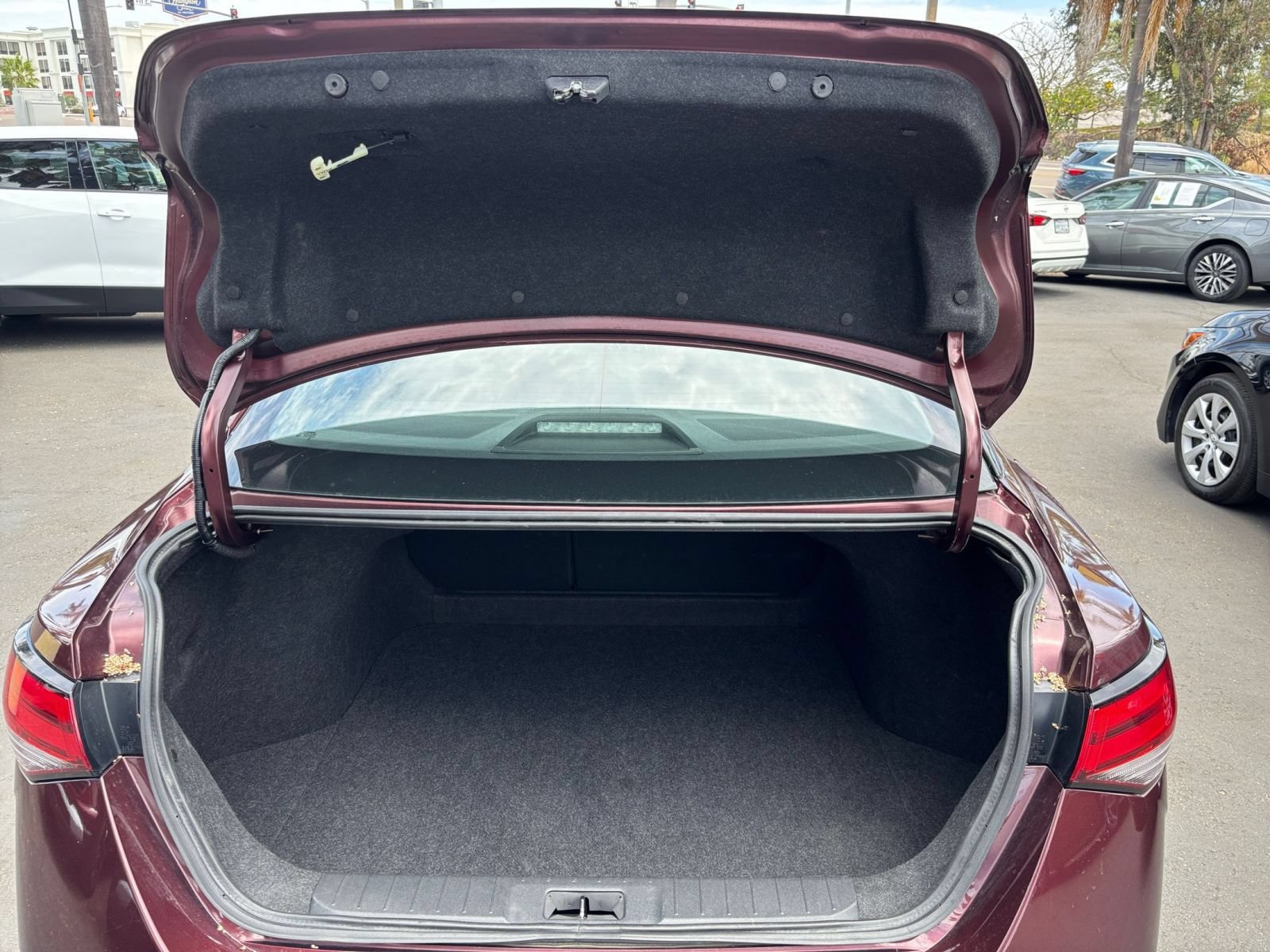 Used 2025 Nissan Sentra SV FWD image 28