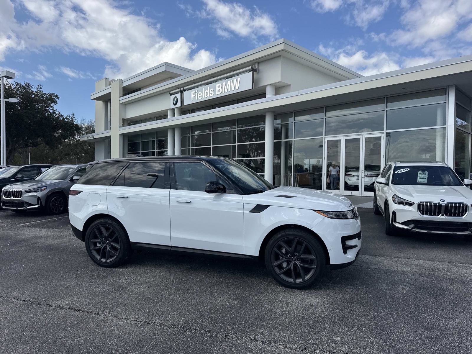 Used 2024 Land Rover Range Rover Sport SE image 1