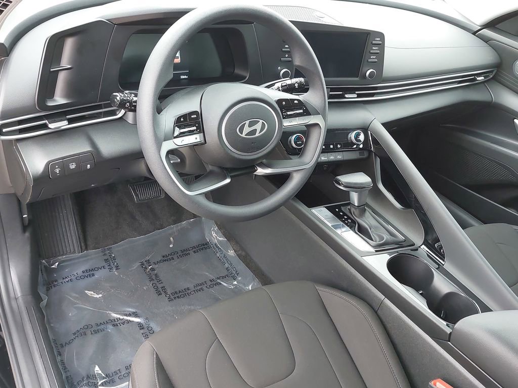 Certified 2025 Hyundai Elantra Hybrid FWD image 15