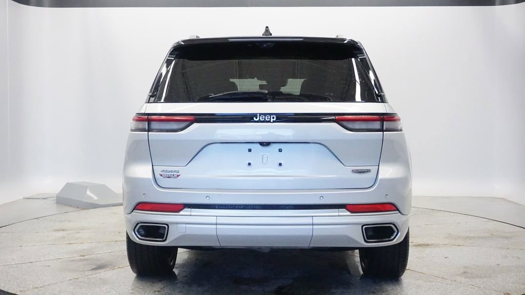 Used 2022 Jeep Grand Cherokee Summit w/ Advanced Protech Group IV AWD/4WD image 4