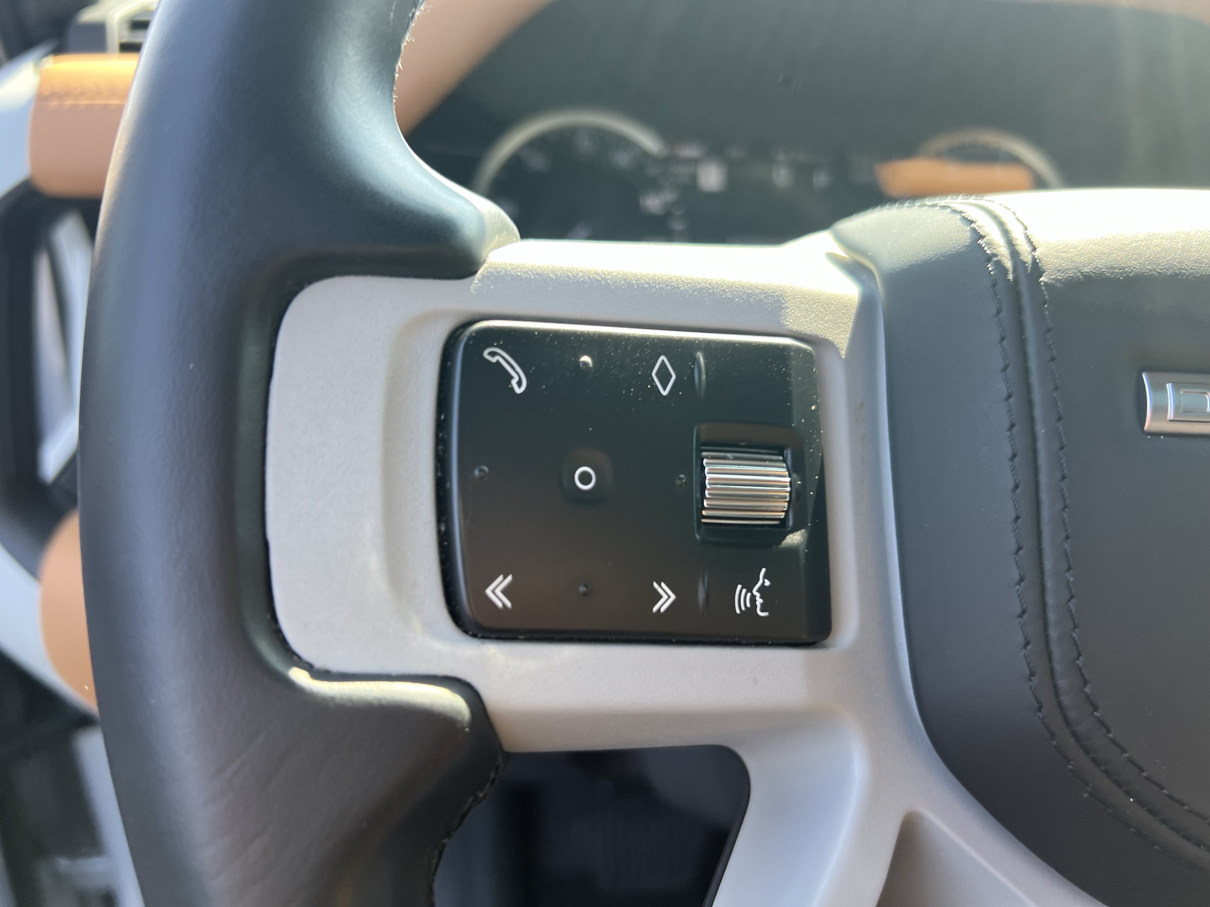 Certified 2023 Land Rover Defender 130 X-Dynamic SE AWD/4WD image 21