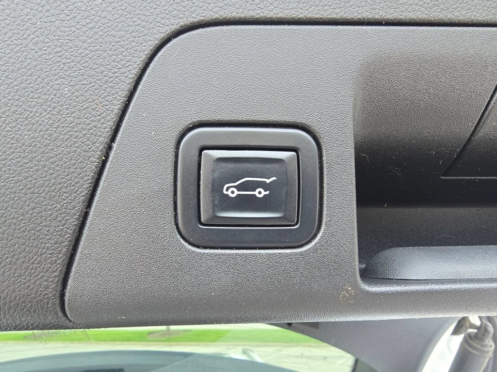 Used 2022 Buick Envision Essence w/ Technology Package II FWD image 18