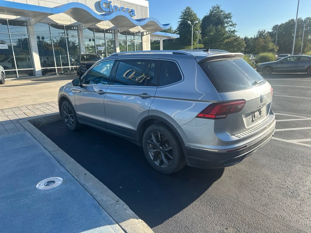 Used 2022 Volkswagen Tiguan SE AWD/4WD image 3