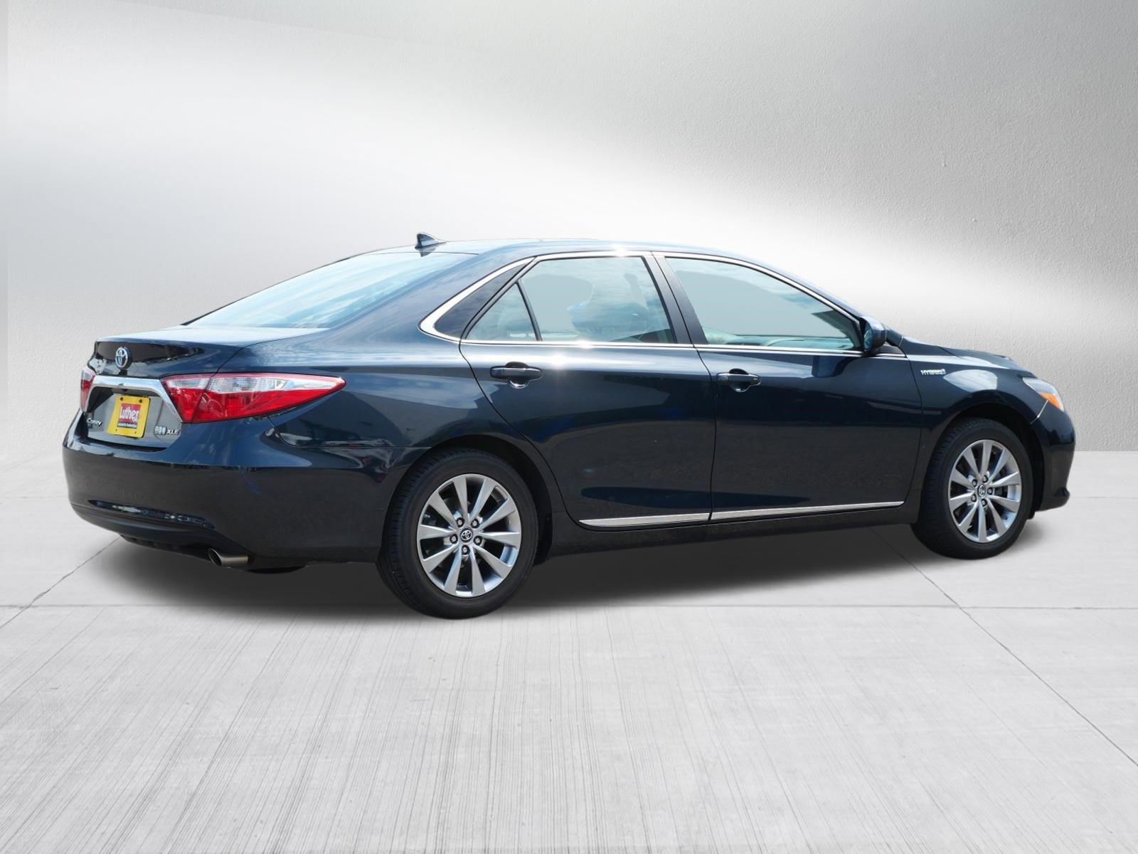 Used 2016 Toyota Camry XLE w/ Moonroof Package FWD image 7