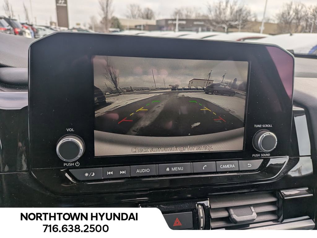 Used 2025 Nissan Pathfinder SV image 19