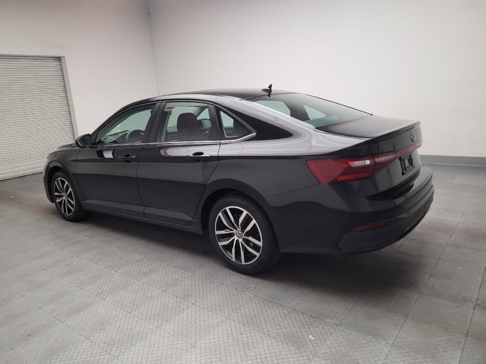 Used 2025 Volkswagen Jetta SE FWD image 3