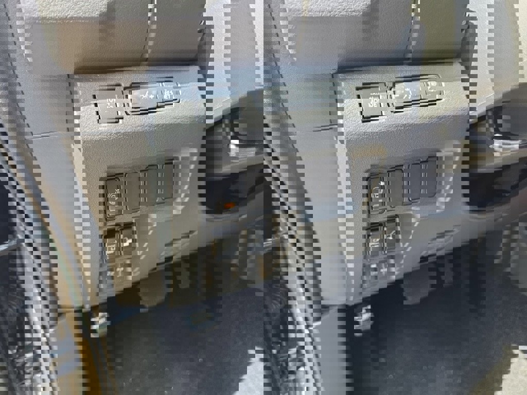 New 2025 Nissan Frontier PRO-4X image 18