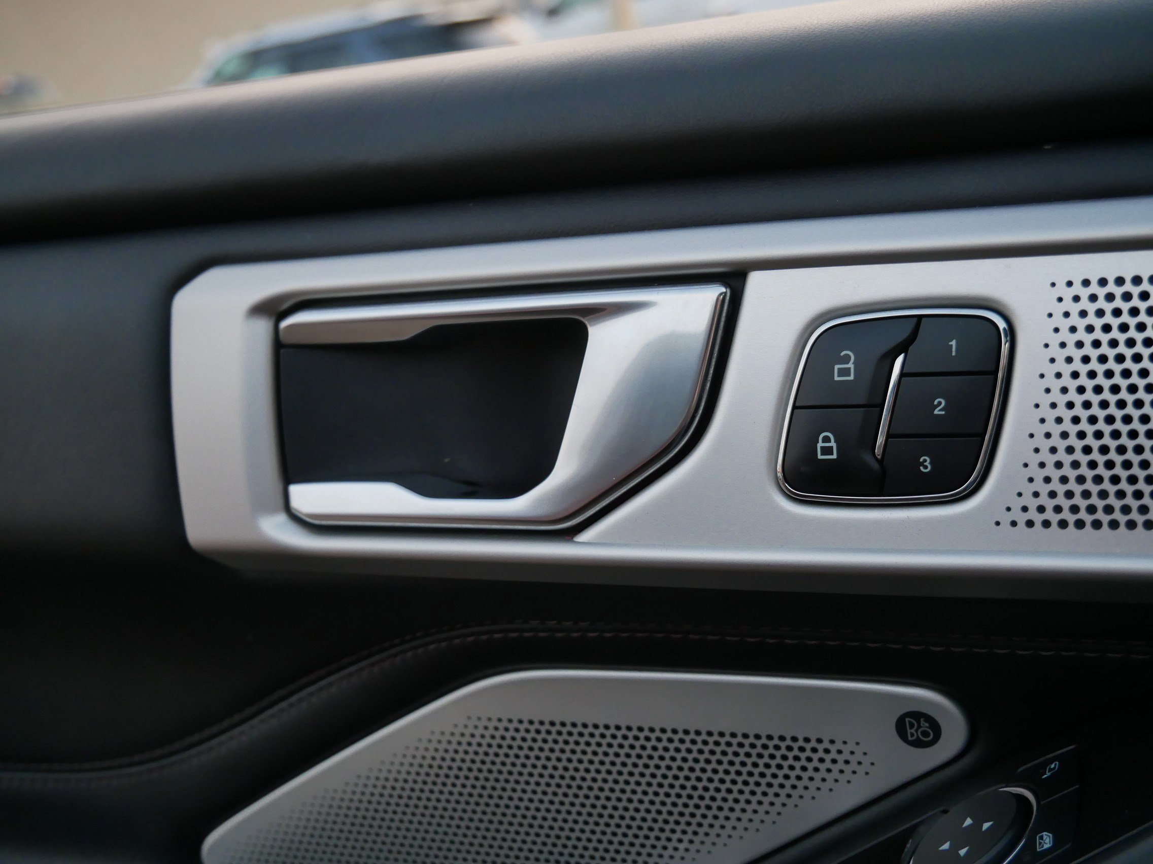 Certified 2020 Ford Explorer Platinum w/ Premium Technology Package image 27