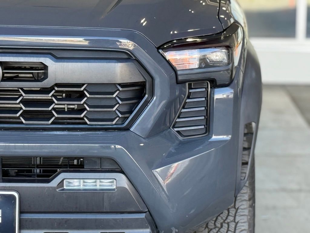 Certified 2025 Toyota Tacoma TRD Off-Road image 6