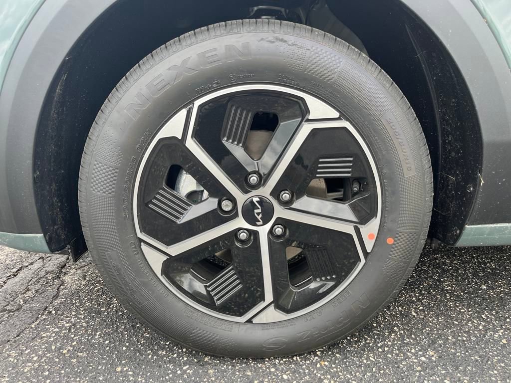 New 2025 Kia Niro EX image 9