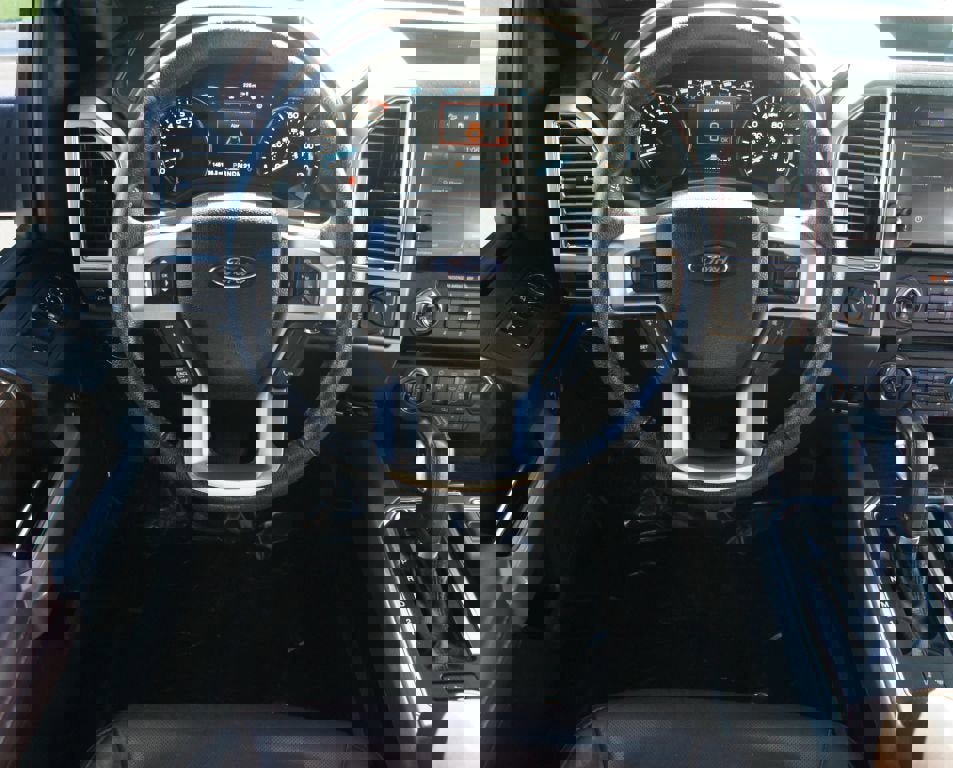 Used 2015 Ford F150 Platinum w/ Equipment Group 701A Luxury image 5