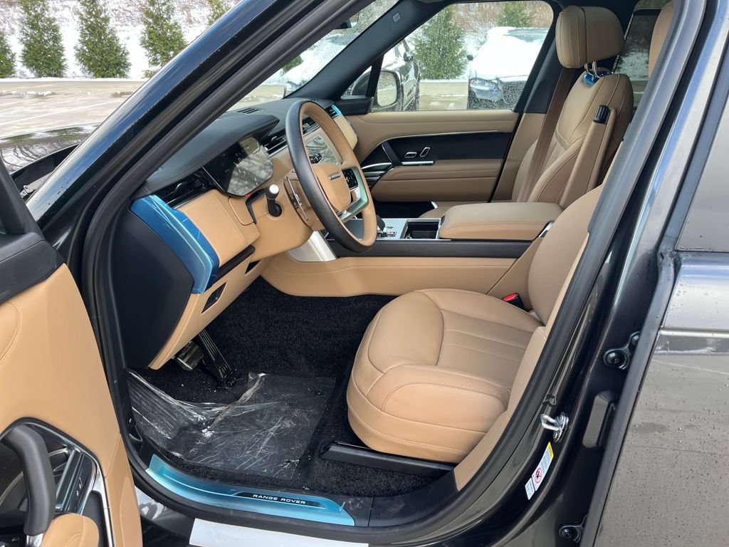New 2026 Land Rover Range Rover Long Wheelbase SE AWD/4WD image 9