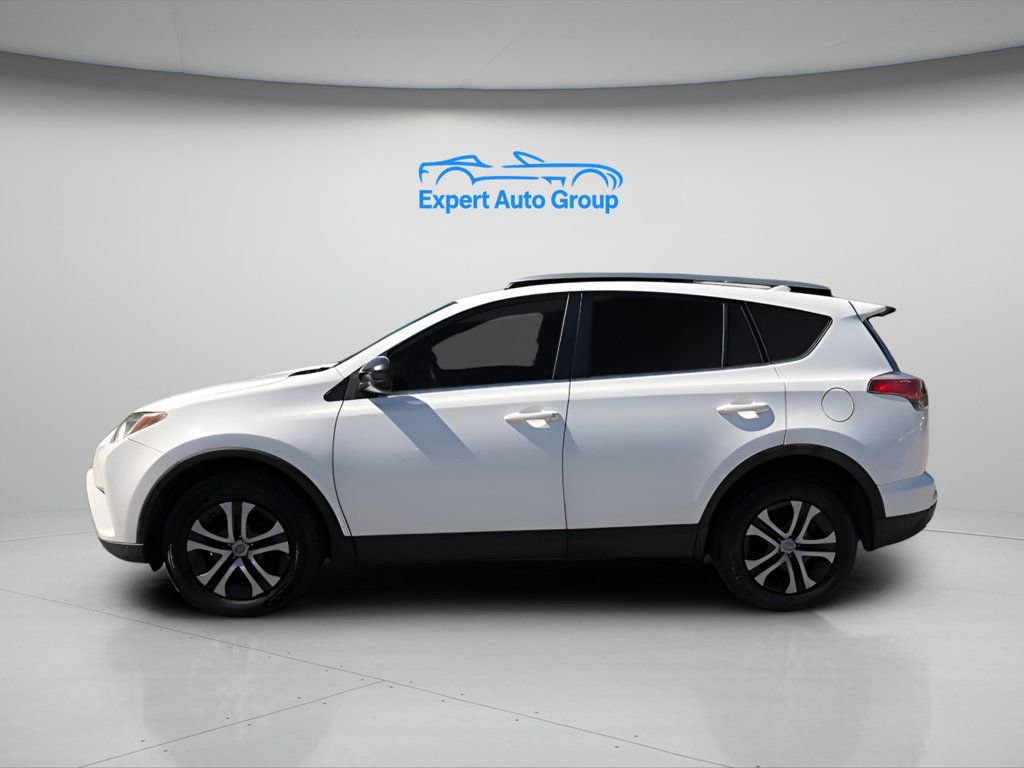 Used 2018 Toyota RAV4 LE image 9