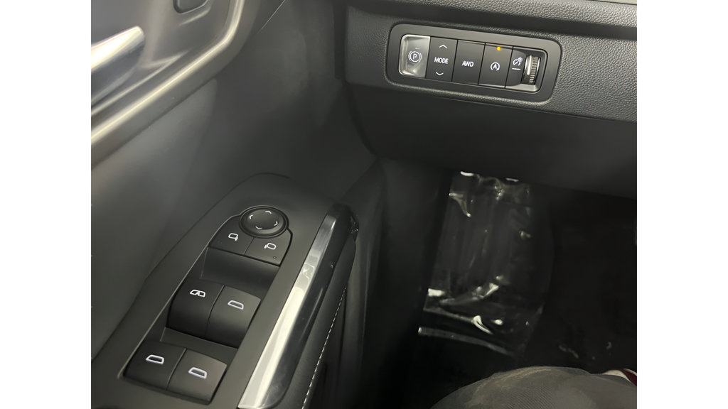 Used 2025 Chevrolet Traverse LT AWD/4WD image 23