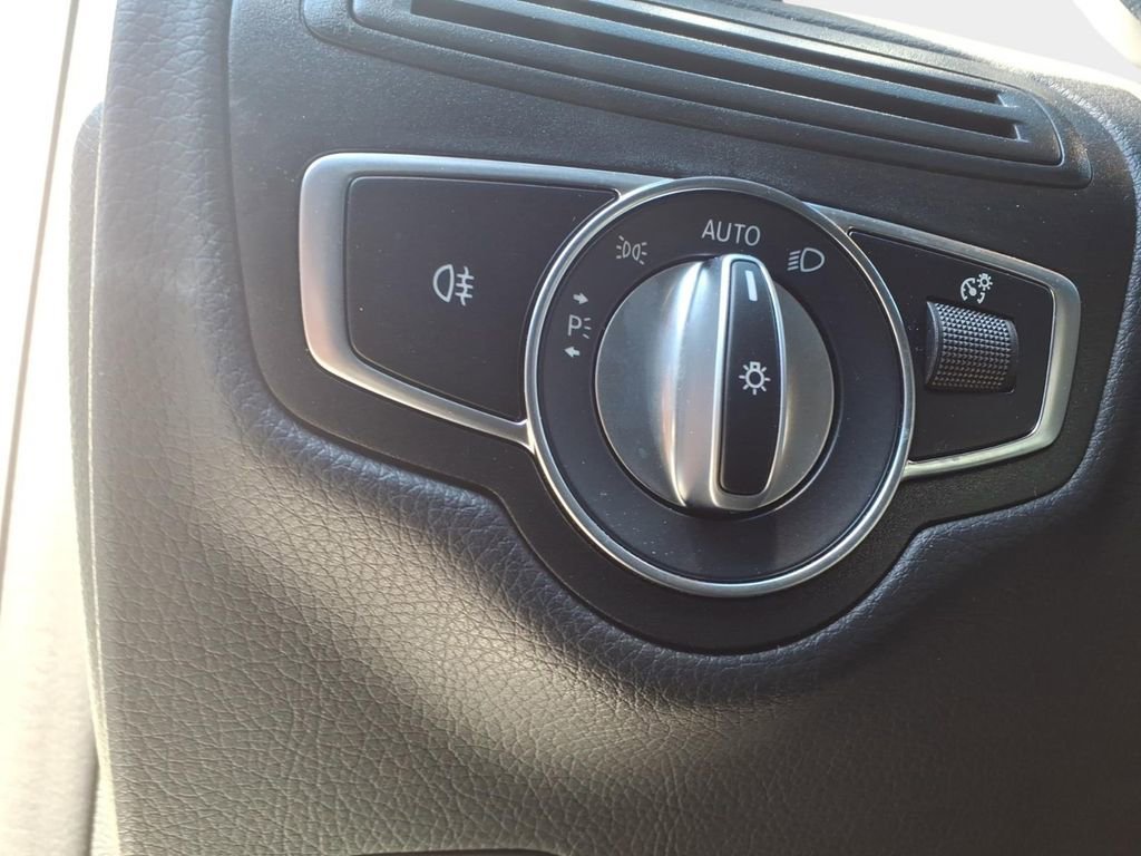 Used 2022 Mercedes-Benz GLC 300 4MATIC image 15