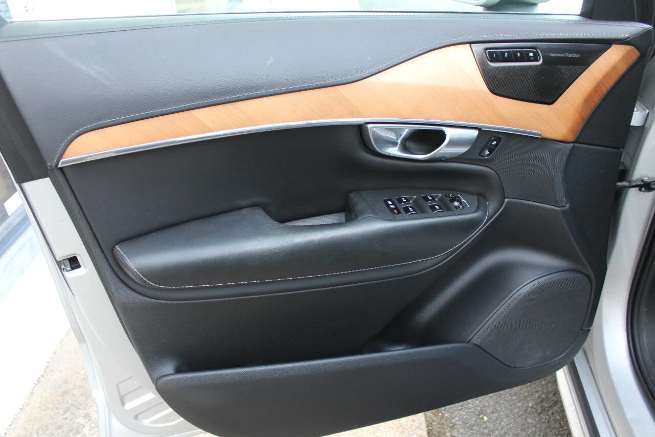 Used 2020 Volvo XC90 T6 Inscription w/ Protection Package Premier image 12