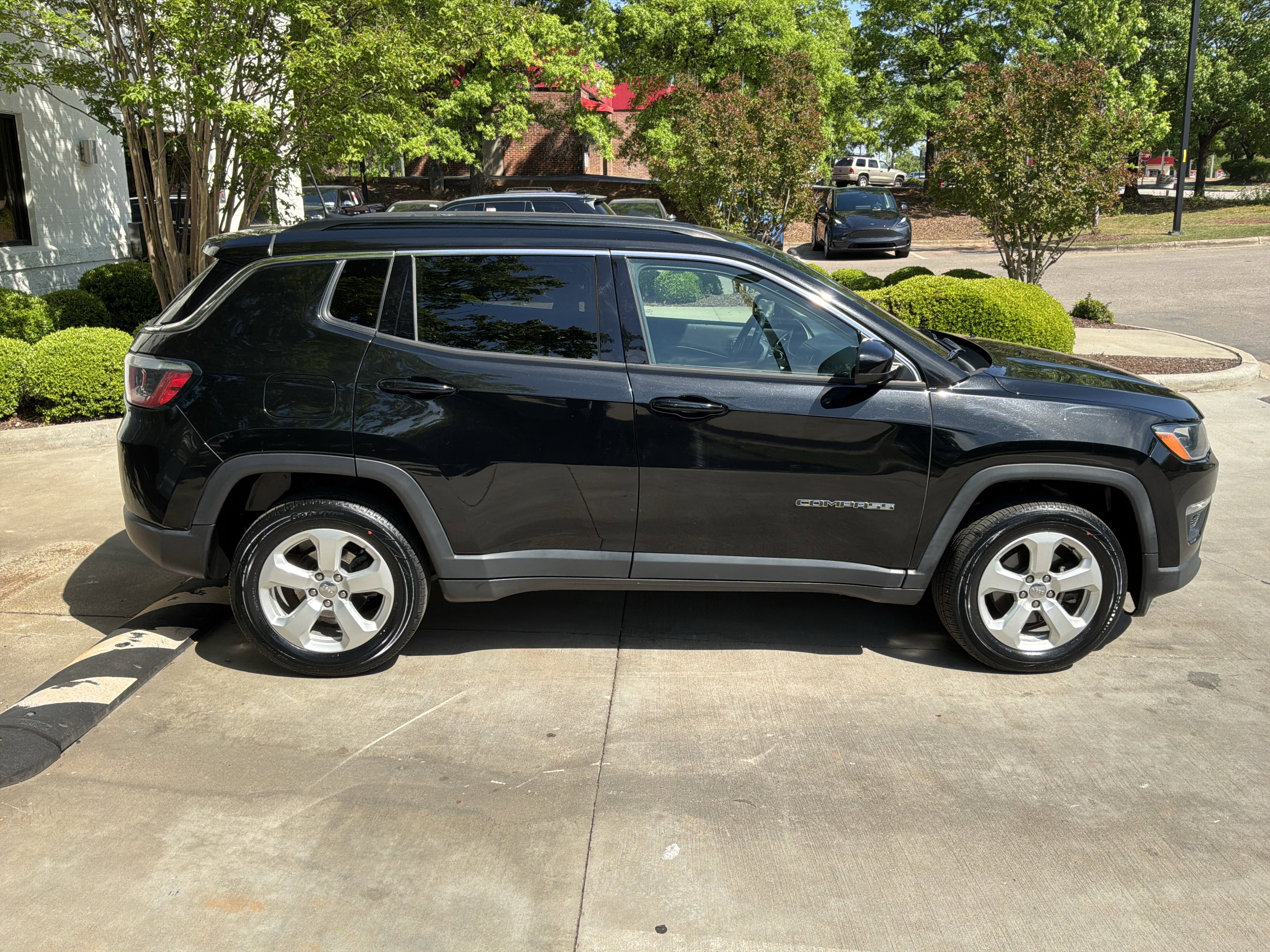 Used 2019 Jeep Compass Latitude w/ Popular Equipment Group image 11