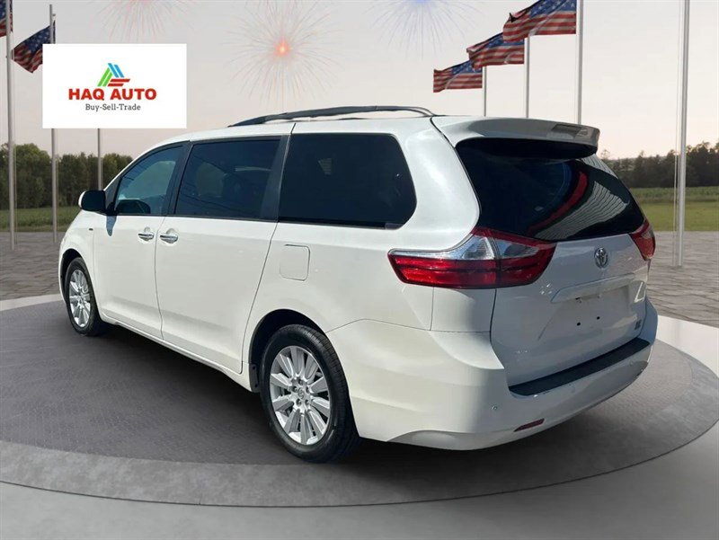 Used 2017 Toyota Sienna XLE w/ XLE Navigation Package AWD/4WD image 7