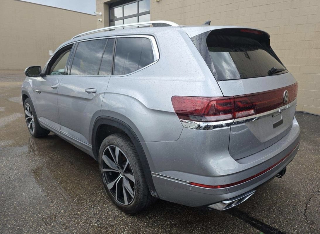 Used 2026 Volkswagen Atlas SEL Premium R-Line AWD/4WD image 2