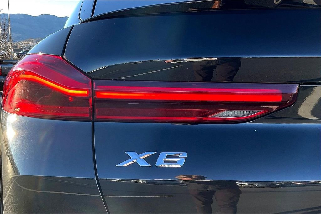 Used 2025 BMW X6 xDrive40i w/ Climate Comfort Package image 22