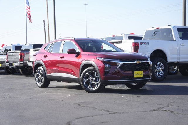 Used 2025 Chevrolet Trax LT w/ Driver Confidence Package image 2