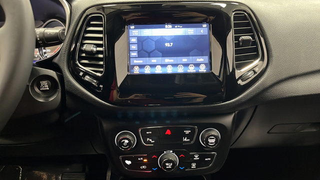 Used 2021 Jeep Compass Latitude FWD image 13