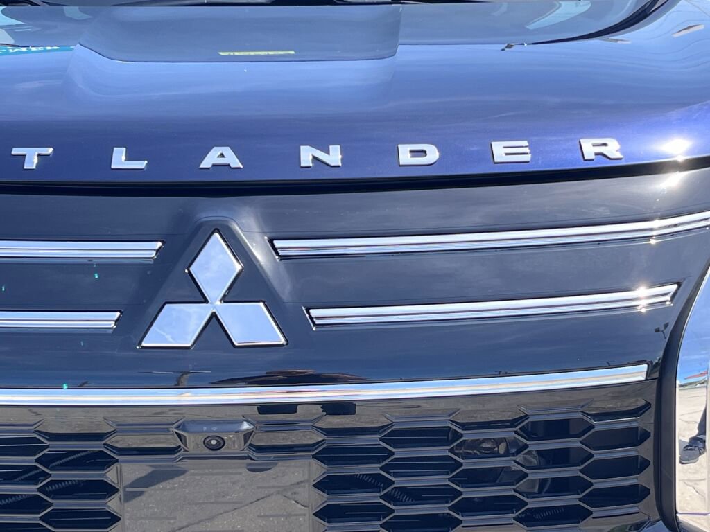 New 2025 Mitsubishi Outlander SE image 9