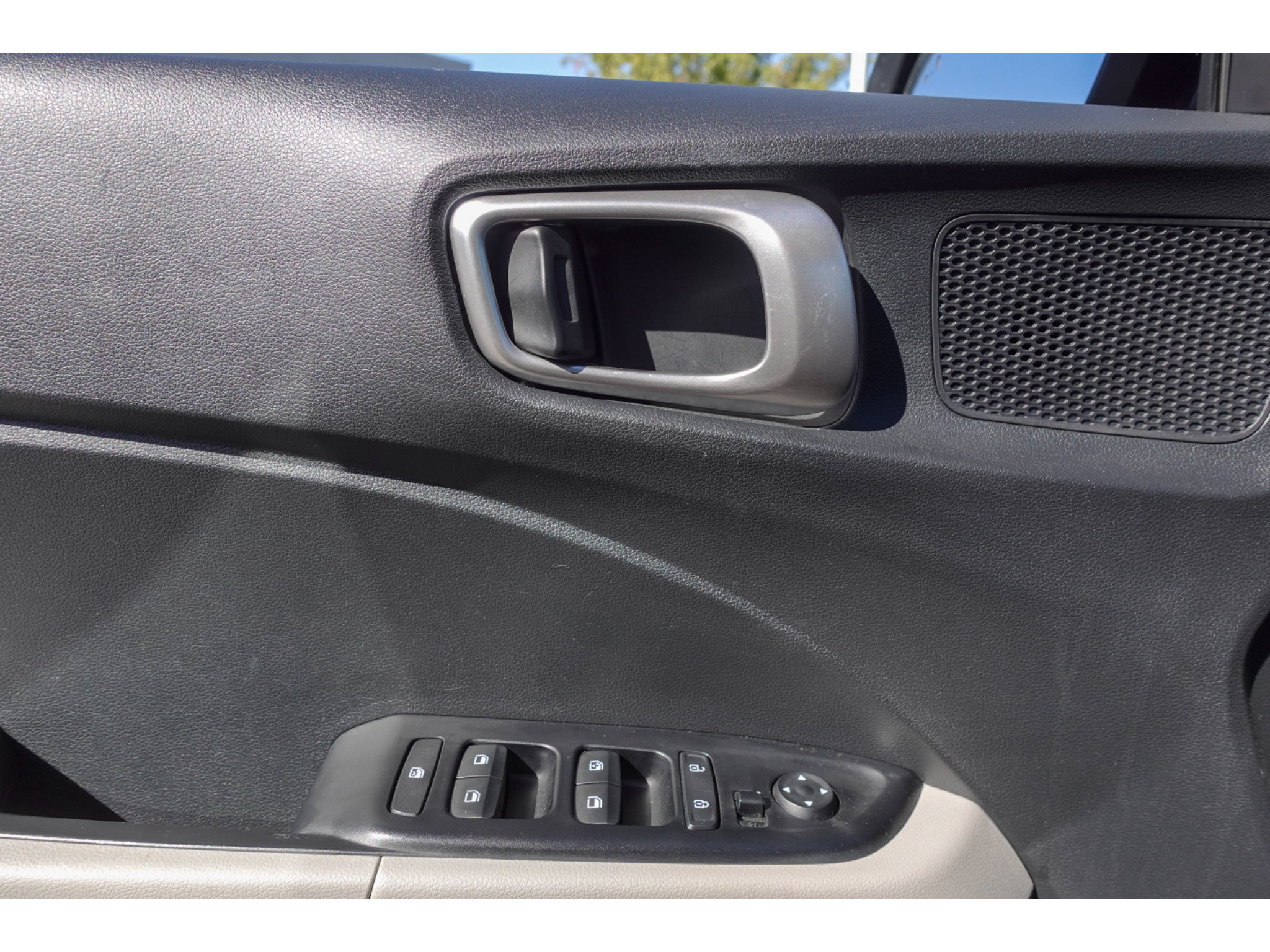 Used 2025 Hyundai Venue SEL FWD image 11