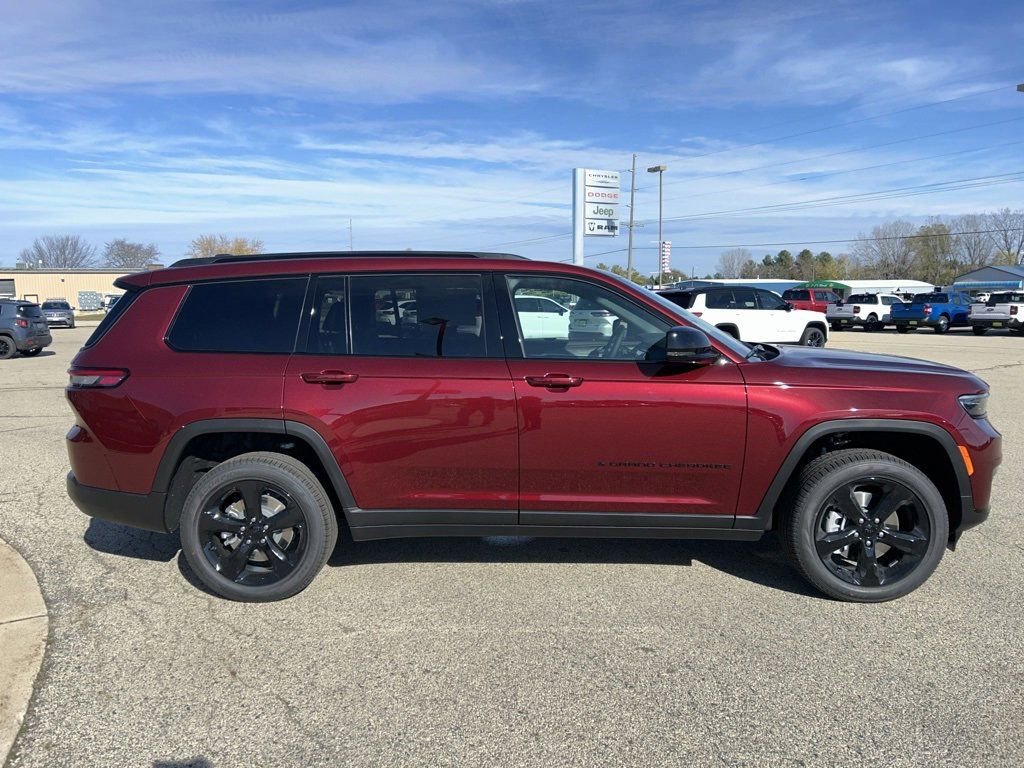 New 2025 Jeep Grand Cherokee L Limited w/ Black Appearance Package image 3