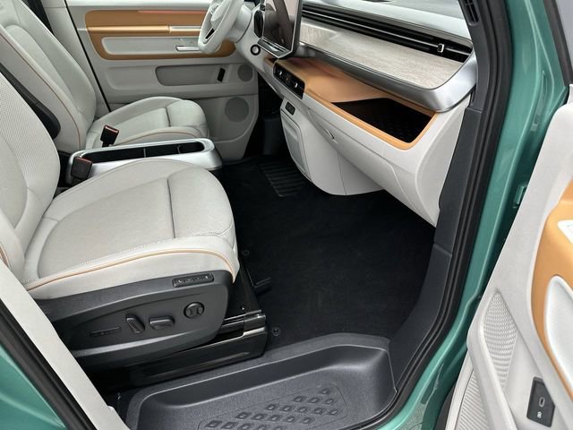 Used 2025 Volkswagen ID. Buzz 1st Edition AWD/4WD image 28