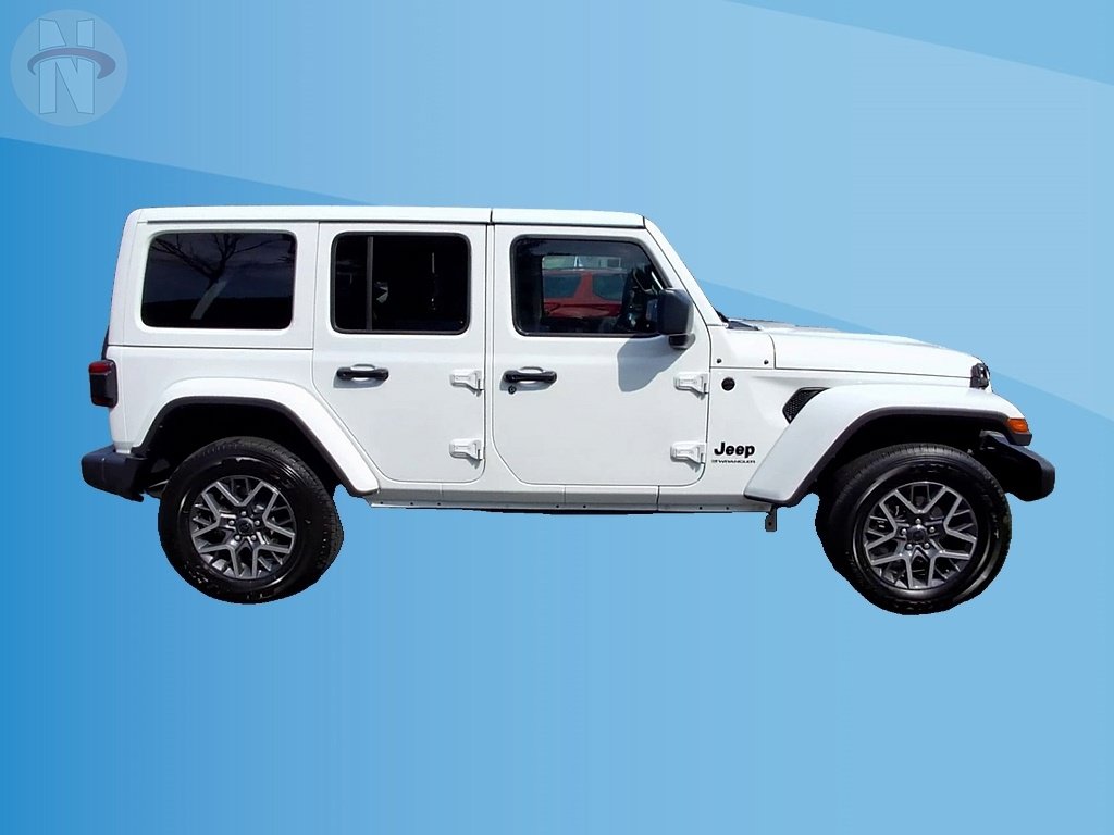 Used 2025 Jeep Wrangler Unlimited Sahara AWD/4WD image 9
