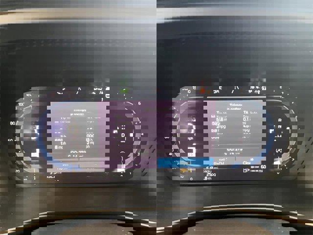 Used 2024 Volvo XC40 B5 Core image 16