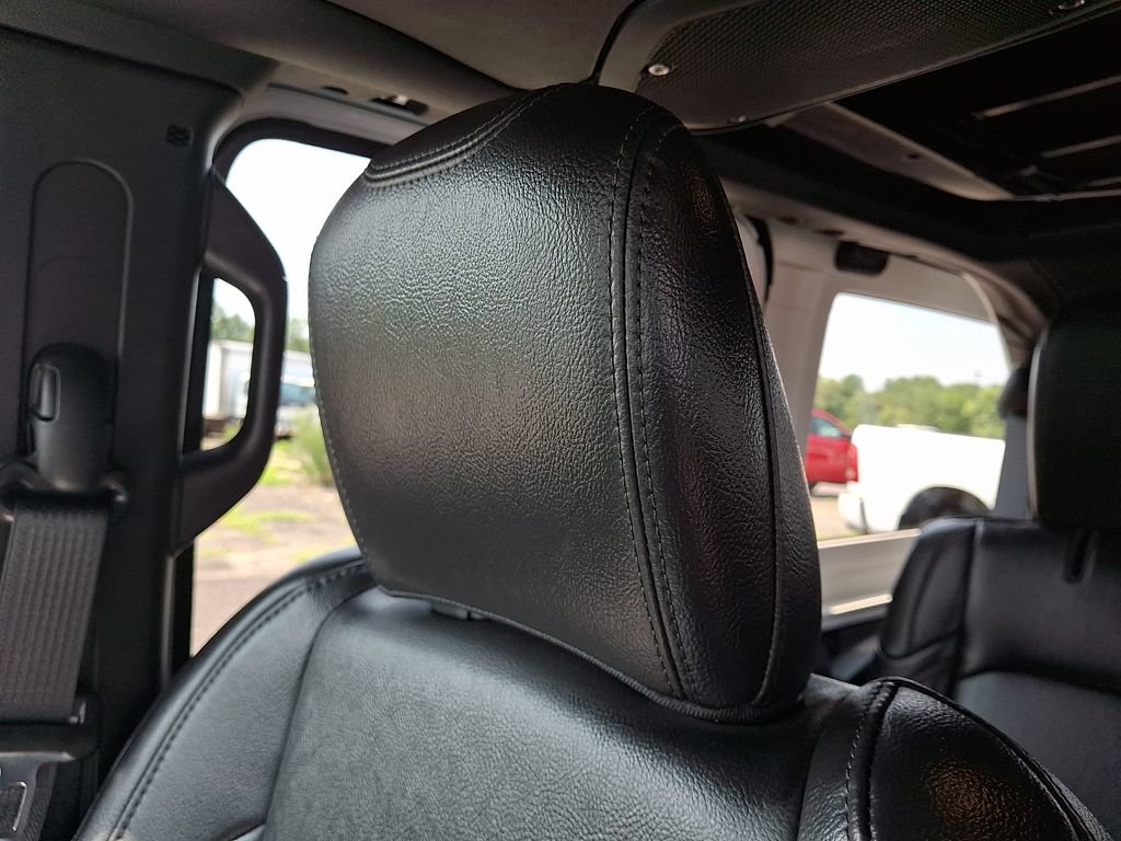 Used 2025 Jeep Wrangler Unlimited Sahara AWD/4WD image 18