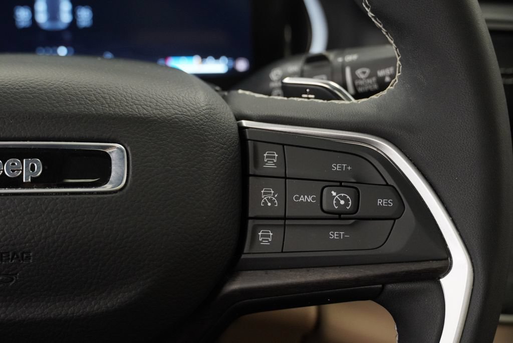 Certified 2025 Jeep Grand Cherokee Limited AWD/4WD image 41