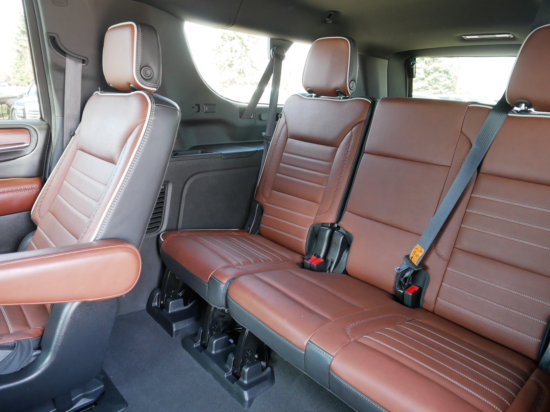 Used 2023 GMC Yukon XL Denali Ultimate AWD/4WD image 36