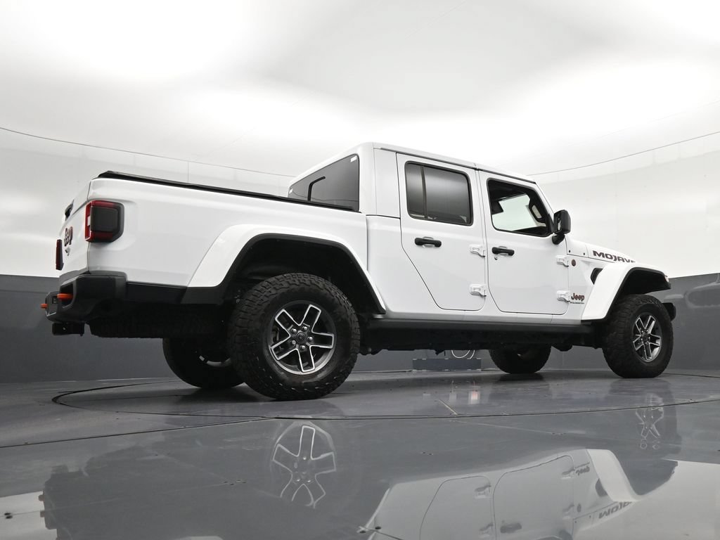 Used 2025 Jeep Gladiator Mojave w/ Convenience Group AWD/4WD image 29