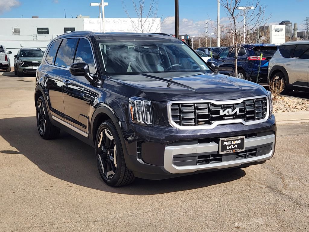 Used 2025 Kia Telluride S image 3